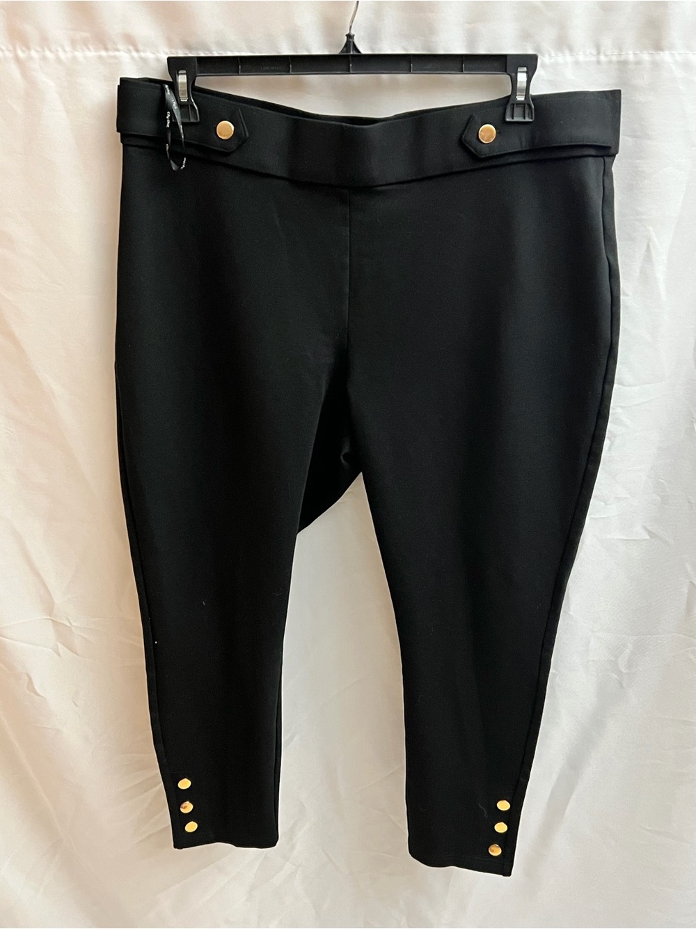 City Chic Black Gold Button Cropped Pants Women’s L/20 Plus Size